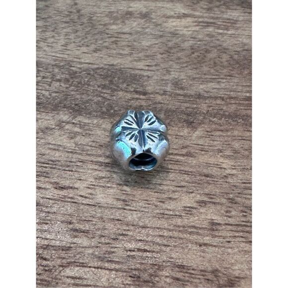 Retired Pandora 4 leaf clover charm - Picture 5 of 6